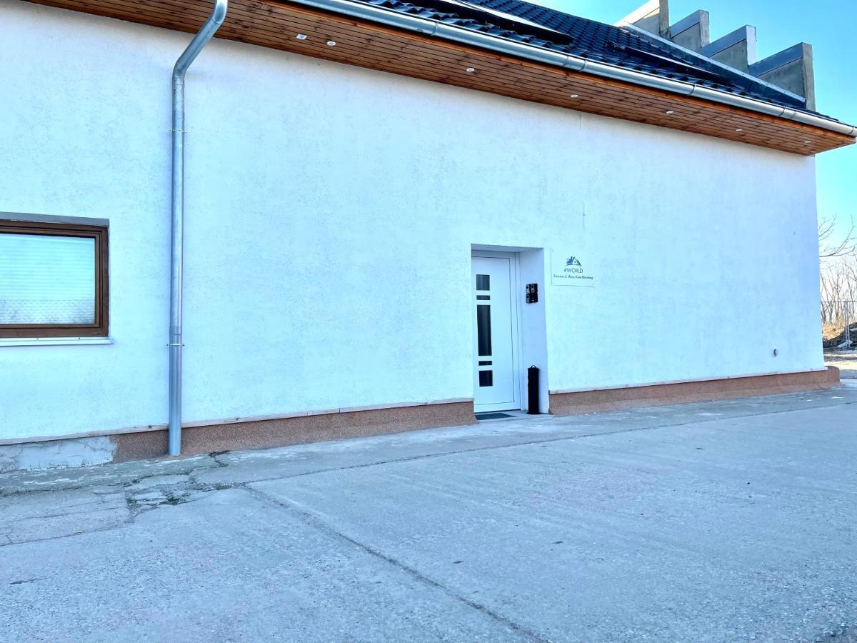 #World Monteur Apartment Шкойдиц Екстериор снимка